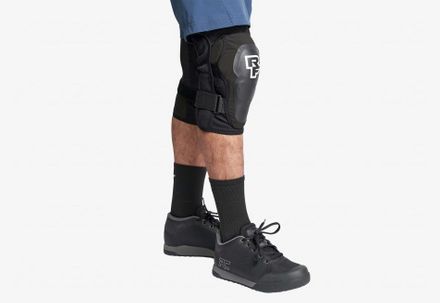 Защита коленей Race Face Roam Knee-Stealth-Medium RFAB090003 фото