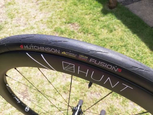 Покрышка Hutchinson Fusion 5 Galactik 700x23 TL FB PV527581
