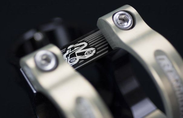 Винос керма Renthal Apex 35 Stem, Rise 50 мм x 6deg — STM119-BKAG Винос керма Renthal Apex 35 Stem, Rise 50 мм x 6deg STM119-BKAG