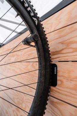 Крюк для зберігання велосипеду Lezyne WНEEL НOOK-BLACK cnc alloy 4710582 548741 фото