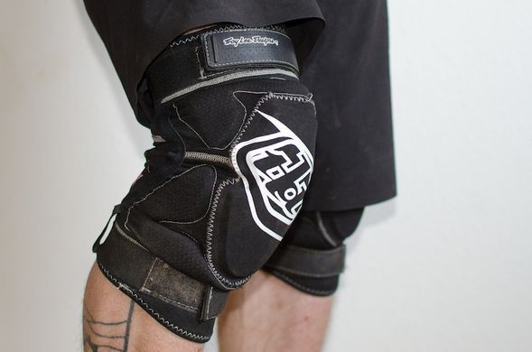 Наколінники TLD T-BONE Knee Guard [Black] Розмір XS/SM 543003221