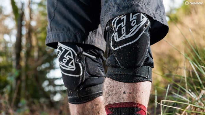 Наколінники TLD T-BONE Knee Guard [Black] Розмір XS/SM 543003221
