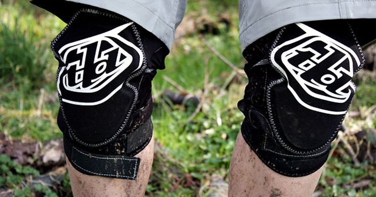 Наколінники TLD T-BONE Knee Guard [Black] Розмір XS/SM 543003221